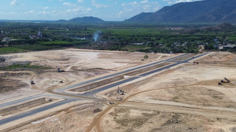 B&igrave;nh Thuận: Tăng tốc ho&agrave;n th&agrave;nh n&uacute;t giao quốc lộ 1 kết nối KCN T&acirc;n Đức trước m&ugrave;a mưa- Ảnh 7.