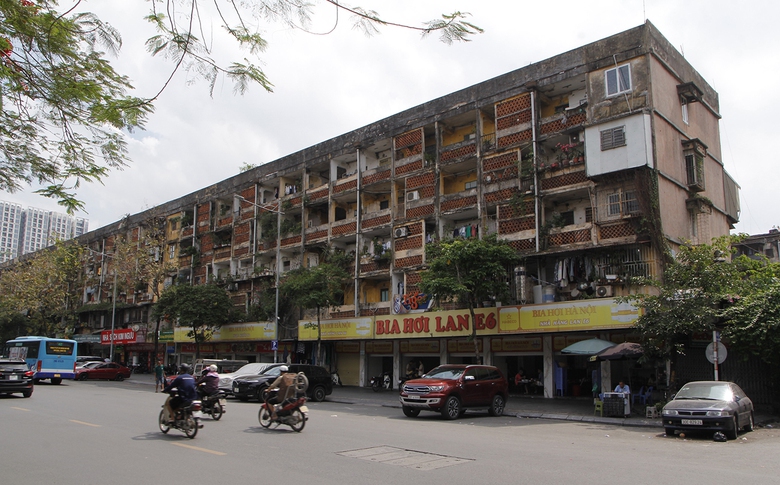 H&agrave; Nội cần thực hiện nhiều giải ph&aacute;o đồng bộ v&agrave; quyết liệt để giải quyết dứt điểm t&igrave;nh trạng lấn chiếm kh&ocirc;ng gian c&ocirc;ng cộng tại c&aacute;c khu chung cư.