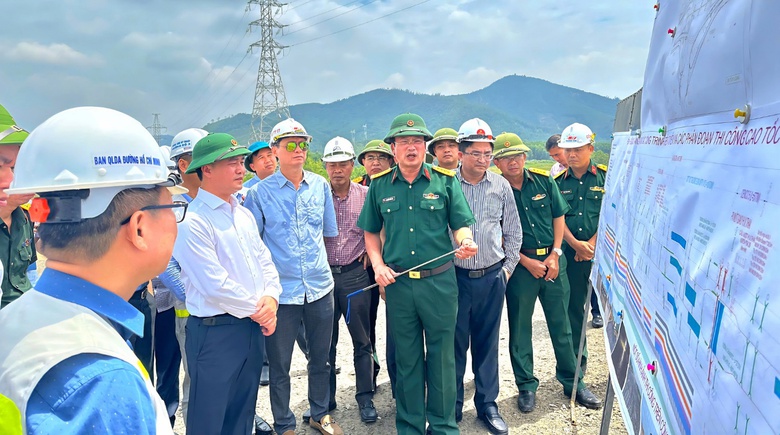 Deputy Minister Nguyen Viet Hung pushes Hoa Lien&ndash;Tuy Loan Expressway deadline- Ảnh 1.