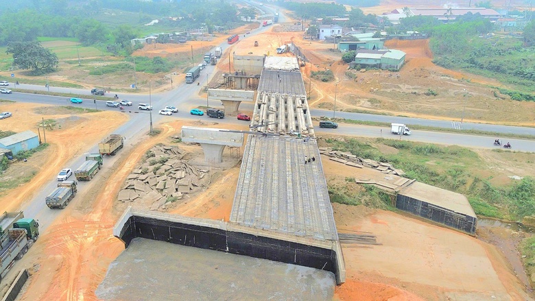 Deputy Minister Nguyen Viet Hung pushes Hoa Lien&ndash;Tuy Loan Expressway deadline- Ảnh 2.