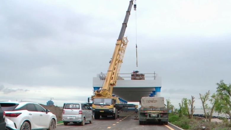 Giải ph&aacute;p thi c&ocirc;ng đường cao tốc theo c&ocirc;ng nghệ cầu bản rỗng tr&ecirc;n cọc- Ảnh 1.