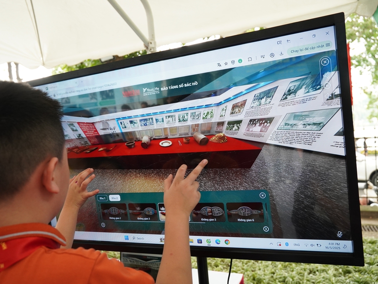 Khai mạc Triển l&atilde;m ảnh "Rạng rỡ t&ecirc;n Người" kỷ niệm 135 năm Ng&agrave;y sinh Chủ tịch Hồ Ch&iacute; Minh- Ảnh 8.