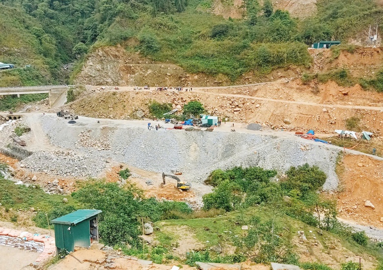 Lai Ch&acirc;u: Sạt lở khi thi c&ocirc;ng thủy điện, nhiều người thương vong- Ảnh 1.