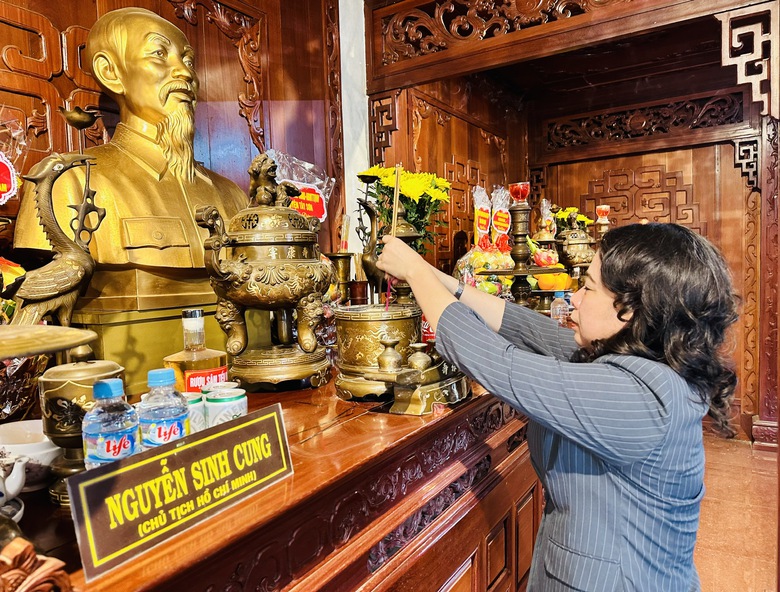 Ph&oacute; Chủ tịch nước V&otilde; Thị &Aacute;nh Xu&acirc;n thăm Khu tưởng niệm cụ Nguyễn Sinh Sắc- Ảnh 1.