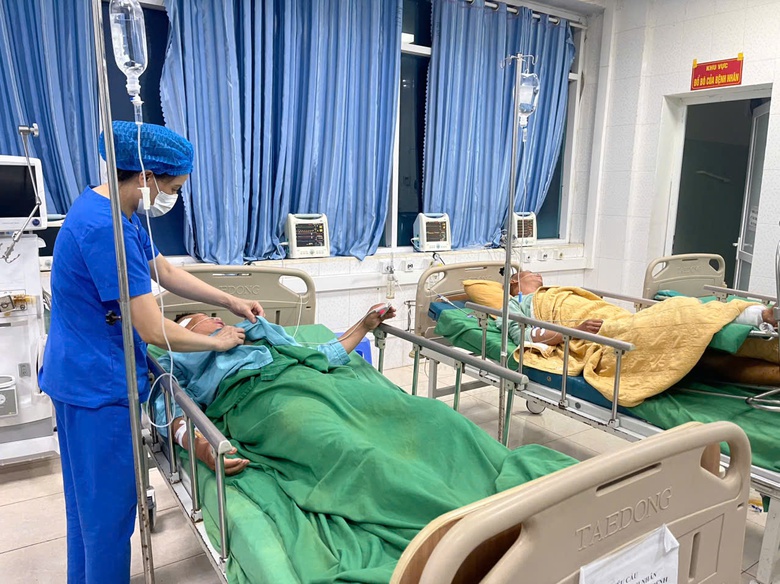 Sức khỏe 4 nạn nh&acirc;n bị thương trong vụ sạt lở c&ocirc;ng trường thủy điện ở Lai Ch&acirc;u ra sao?- Ảnh 2.