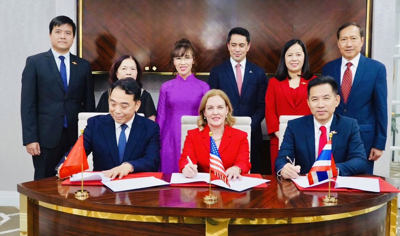 Vietjet v&agrave; Boeing k&yacute; thỏa thuận chuyển giao 50 t&agrave;u bay Boeing cho Vietjet Th&aacute;i Lan- Ảnh 1.