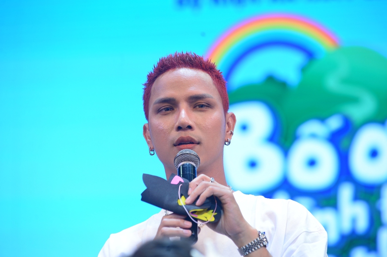 Anh trai Neko Lê tr&ograve; chuyện về c&aacute;c con g&aacute;i.