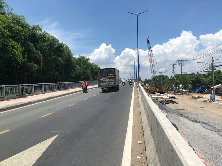 TP.HCM: Cầu Tăng Long hơn 700 tỷ đồng mới đưa v&agrave;o sử dụng đ&atilde; sụt l&uacute;n- Ảnh 2.