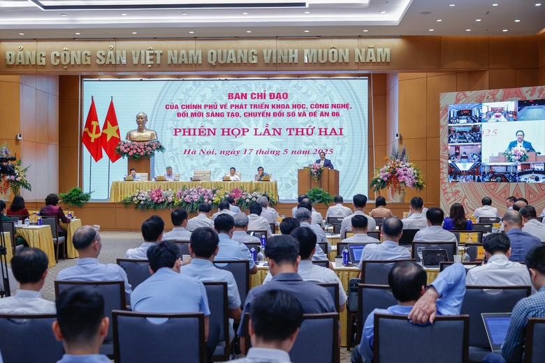 Thủ tướng: Người đứng đầu s&aacute;t việc, chuyển đổi số mới th&agrave;nh c&ocirc;ng- Ảnh 2.