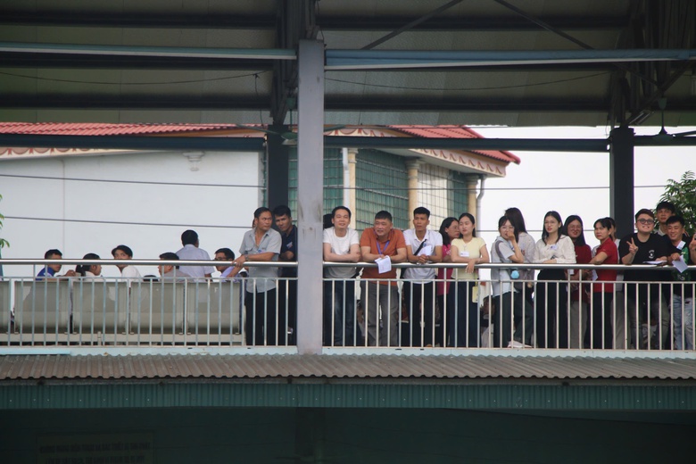 Thái Nguyên: Công an kiểm tra nồng độ cồn học viên trước giờ sát hạch lái xe- Ảnh 1. Thái Nguyên: Công an kiểm tra nồng độ cồn học viên trước giờ sát hạch lái xe- Ảnh 1.