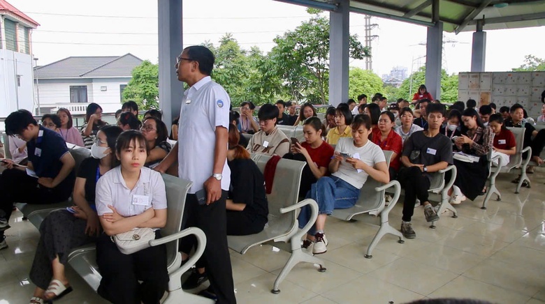 Thái Nguyên: Công an kiểm tra nồng độ cồn học viên trước giờ sát hạch lái xe- Ảnh 2. Thái Nguyên: Công an kiểm tra nồng độ cồn học viên trước giờ sát hạch lái xe- Ảnh 2.