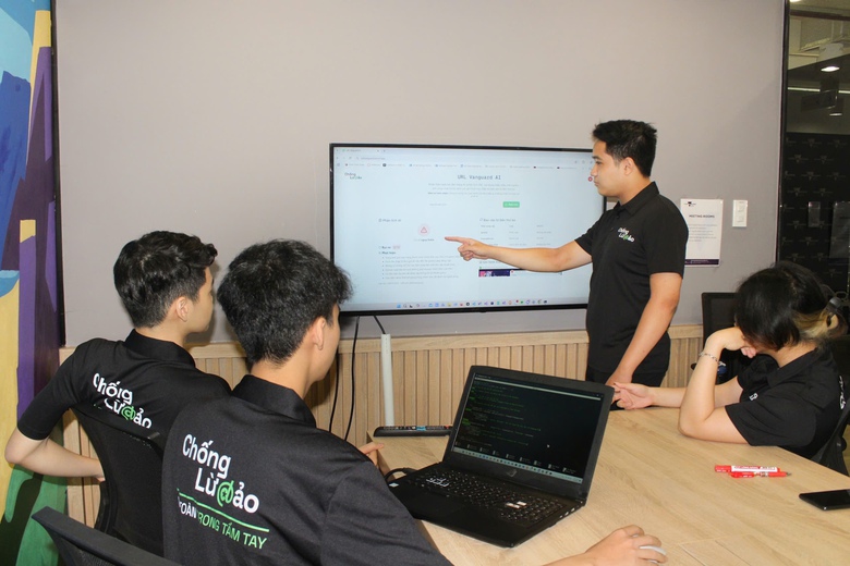 Tr&iacute; tuệ nh&acirc;n tạo AI của nh&oacute;m sinh vi&ecirc;n Việt Nam "bắt b&agrave;i" lừa đảo mạng- Ảnh 1.