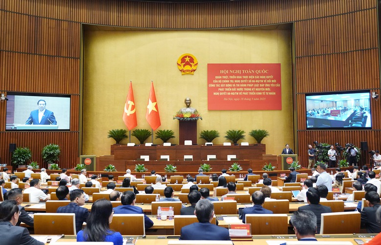 Qu&aacute;n triệt nghị quyết về ph&aacute;t triển kinh tế tư nh&acirc;n, x&acirc;y dựng ph&aacute;p luật tới 63 tỉnh, th&agrave;nh- Ảnh 2.