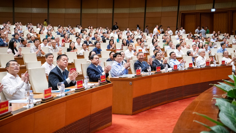 Qu&aacute;n triệt nghị quyết về ph&aacute;t triển kinh tế tư nh&acirc;n, x&acirc;y dựng ph&aacute;p luật tới 63 tỉnh, th&agrave;nh- Ảnh 1.