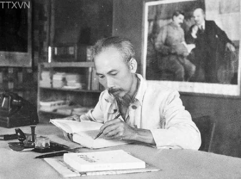 Học B&aacute;c, l&agrave;m theo B&aacute;c để vững bước v&agrave;o kỷ nguy&ecirc;n vươn m&igrave;nh- Ảnh 1.