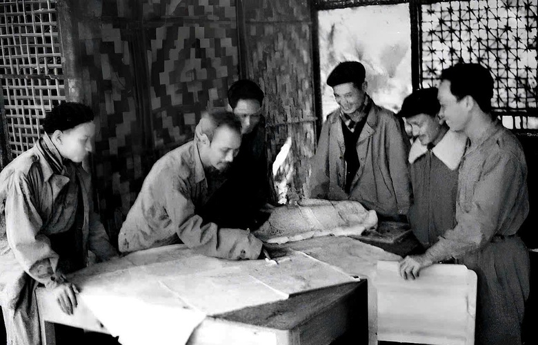 Những khoảnh khắc lịch sử B&aacute;c Hồ ra mặt trận- Ảnh 3.