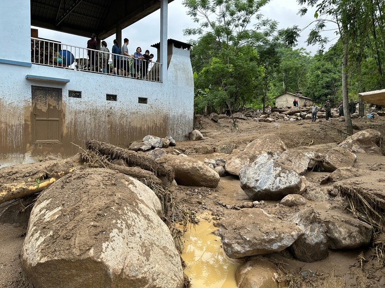 Mưa lớn g&acirc;y lũ qu&eacute;t ở Bắc Kạn, 4 người thiệt mạng, nhiều khu vực bị c&ocirc; lập- Ảnh 3.