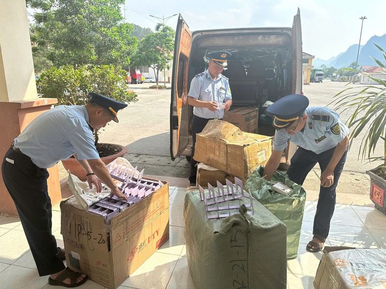 Phát động cao điểm truy quét buôn lậu, hàng giả trên toàn quốc- Ảnh 1. Phát động cao điểm truy quét buôn lậu, hàng giả trên toàn quốc- Ảnh 1.