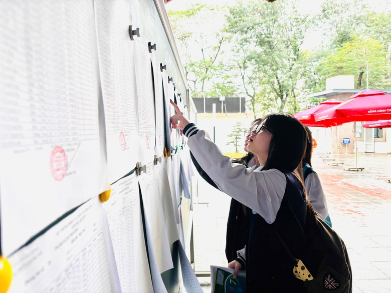 Kỳ thi v&agrave;o lớp 10: Phụ huynh H&agrave; Nội "đau đầu" chọn trường tư dự ph&ograve;ng cho con- Ảnh 2.