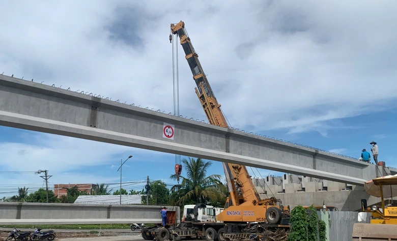 Kiên Giang: Cầu Vàm Xáng Thị Đội gác dầm 6/9 nhịp, quyết tâm về đích trước hạn- Ảnh 1. Kiên Giang: Cầu Vàm Xáng Thị Đội gác dầm 6/9 nhịp, quyết tâm về đích trước hạn- Ảnh 1.
