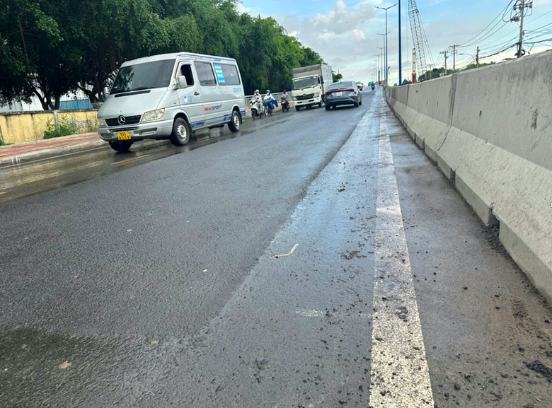 TP.HCM: Cầu Tăng Long thảm b&ecirc; t&ocirc;ng nhựa phẳng phiu sau khi bị sụt l&uacute;n v&agrave; rạn nứt mố cầu- Ảnh 6.