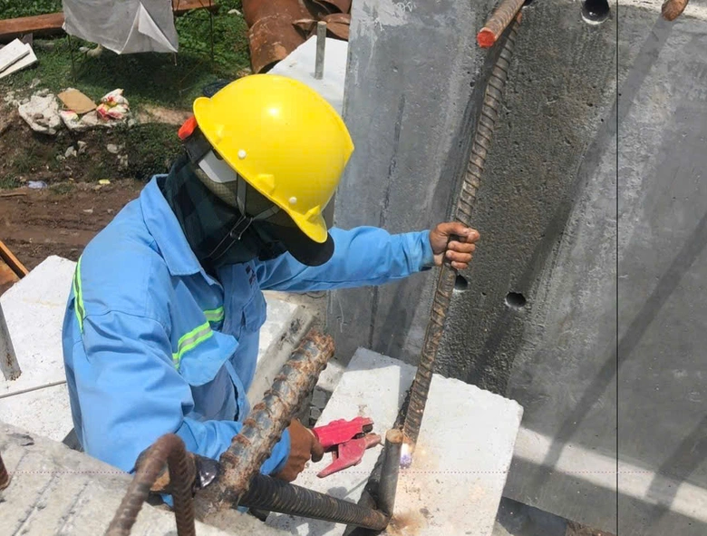 Kiên Giang: Cầu Vàm Xáng Thị Đội gác dầm 6/9 nhịp, quyết tâm về đích trước hạn- Ảnh 5. Kiên Giang: Cầu Vàm Xáng Thị Đội gác dầm 6/9 nhịp, quyết tâm về đích trước hạn- Ảnh 5.