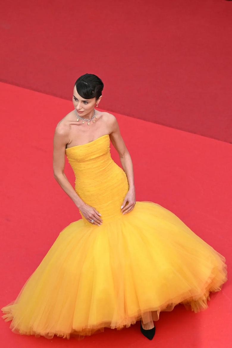 Một người mẫu nội y mặc phản cảm bất chấp lệnh cấm ở Liên hoan phim Cannes- Ảnh 8. Một người mẫu nội y mặc phản cảm bất chấp lệnh cấm ở Liên hoan phim Cannes- Ảnh 8.