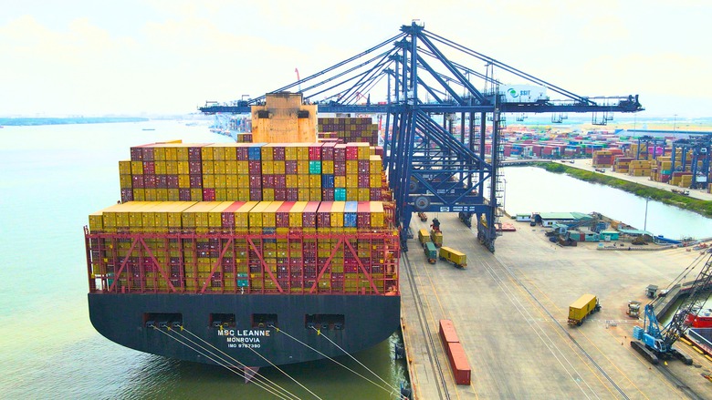 H&agrave;ng h&oacute;a qua cảng tăng trưởng hai con số, container bứt tốc mạnh mẽ- Ảnh 1.