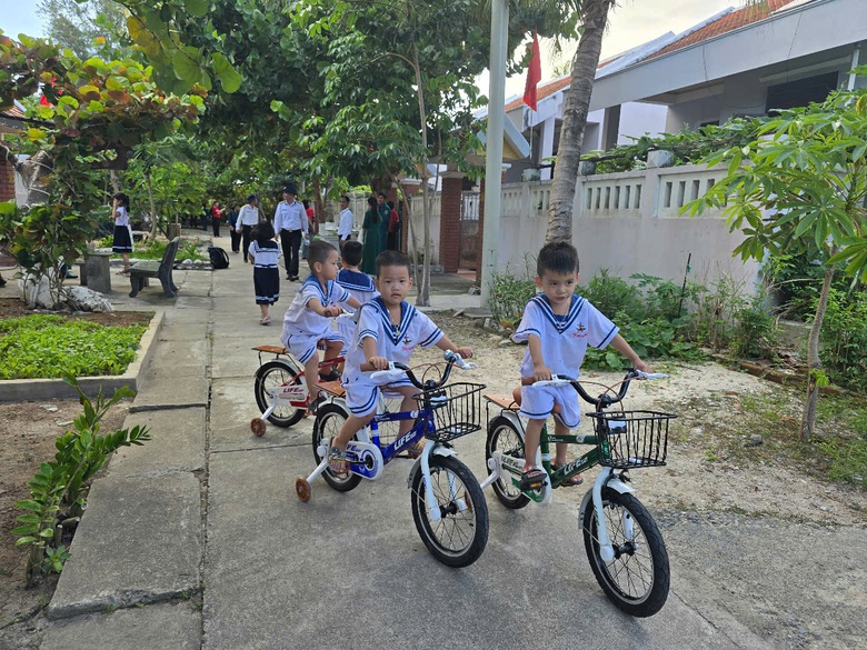 Hành quân đến Trường Sa: Mang ra tình cảm, mang về niềm tin- Ảnh 5. Hành quân đến Trường Sa: Mang ra tình cảm, mang về niềm tin- Ảnh 5.