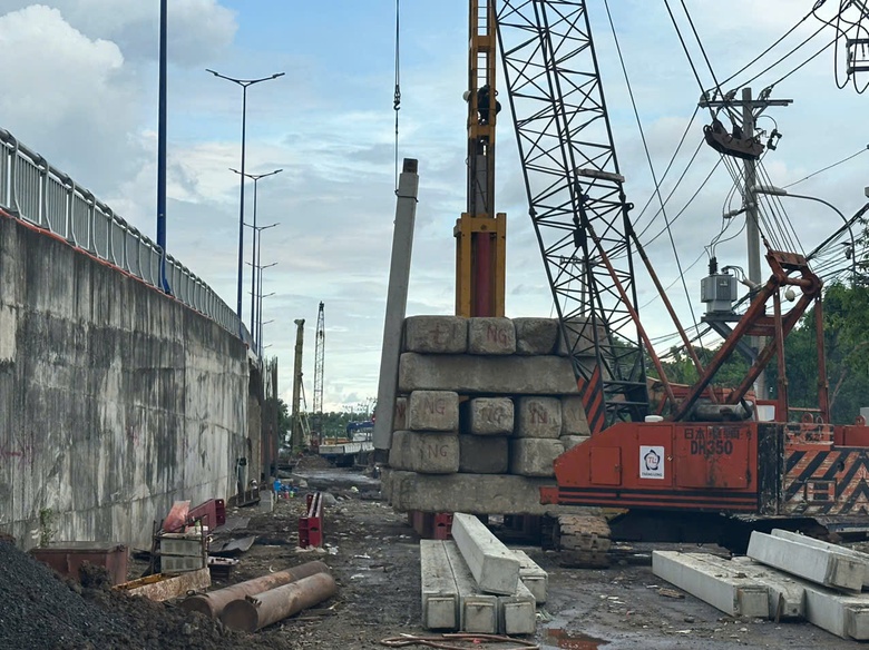 TP.HCM: Cầu Tăng Long thảm b&ecirc; t&ocirc;ng nhựa phẳng phiu sau khi bị sụt l&uacute;n v&agrave; rạn nứt mố cầu- Ảnh 10.