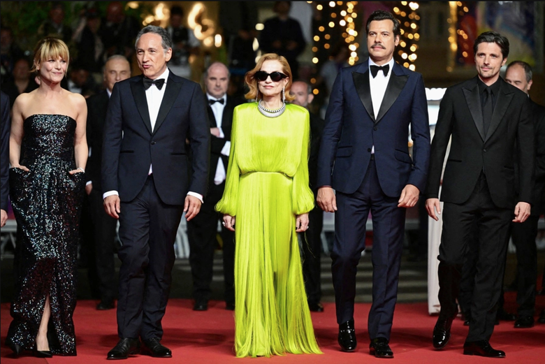 Một người mẫu nội y mặc phản cảm bất chấp lệnh cấm ở Liên hoan phim Cannes- Ảnh 16. Một người mẫu nội y mặc phản cảm bất chấp lệnh cấm ở Liên hoan phim Cannes- Ảnh 16.