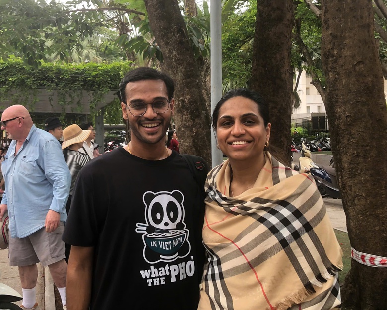 Du kh&aacute;ch nước ngo&agrave;i xếp h&agrave;ng v&agrave;o Lăng viếng Chủ tịch Hồ Ch&iacute; Minh- Ảnh 3.