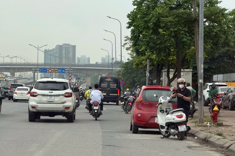 CSGT ghi h&igrave;nh, xử phạt gần 200 xe kh&aacute;ch vi phạm quanh bến Mỹ Đ&igrave;nh- Ảnh 4.