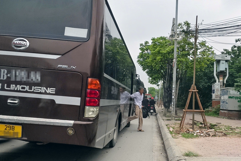 CSGT ghi h&igrave;nh, xử phạt gần 200 xe kh&aacute;ch vi phạm quanh bến Mỹ Đ&igrave;nh- Ảnh 3.