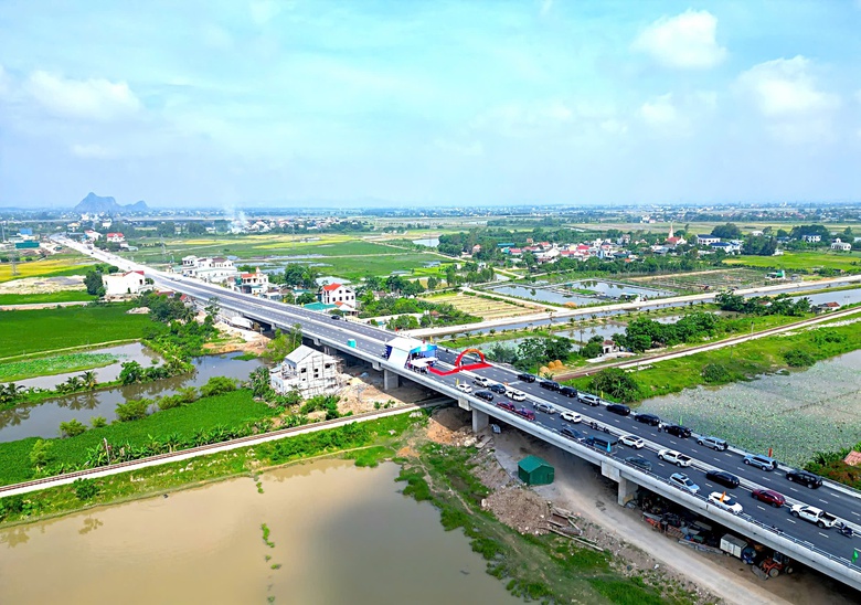 Nghệ An: Th&ocirc;ng xe kỹ thuật cầu vượt đường sắt, giải tỏa n&uacute;t thắt giao th&ocirc;ng QL7- Ảnh 6.