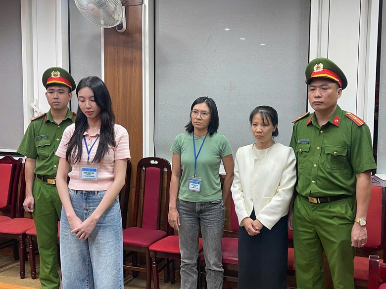 Vụ kẹo Kera: Khởi tố, bắt giam hoa hậu Th&ugrave;y Ti&ecirc;n về tội lừa dối kh&aacute;ch h&agrave;ng- Ảnh 1.