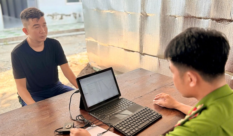 Chở đường thu&ecirc;, tranh thủ tuồn th&ecirc;m 2.000 bao thuốc l&aacute; lậu qua bi&ecirc;n giới- Ảnh 2.