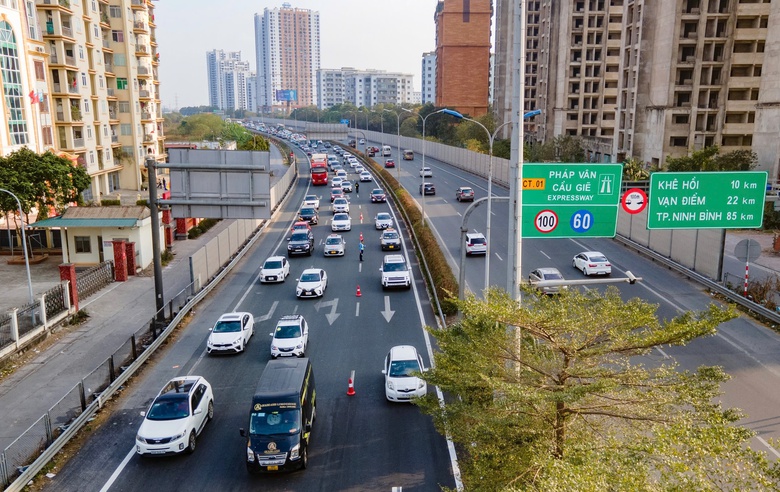 Khoảng 140.000 phương tiện qua Trạm thu ph&iacute; Ph&aacute;p V&acirc;n - Cầu Giẽ trong ng&agrave;y 3/5- Ảnh 1.