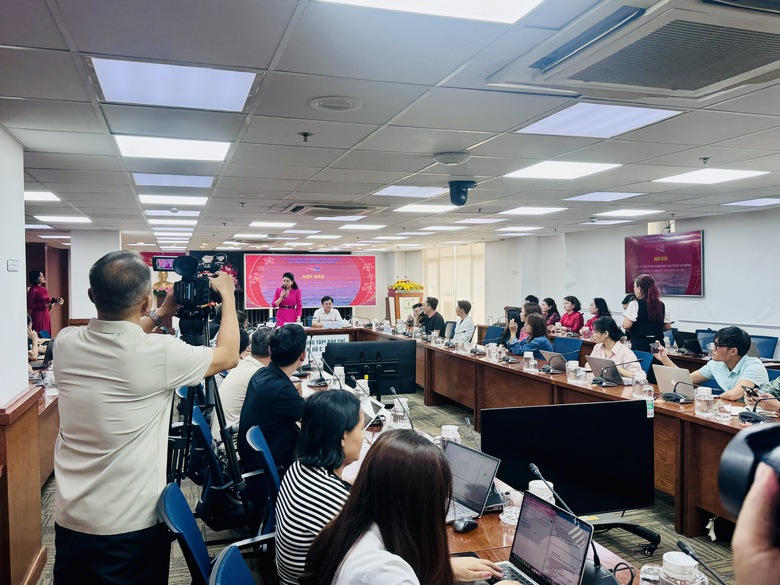 Ng&agrave;y 10/5 khai trương đo&agrave;n t&agrave;u hạng sang tr&ecirc;n tuyến H&agrave; Nội - Hải Ph&ograve;ng- Ảnh 2.