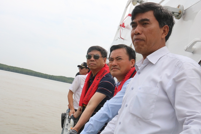 Deputy Minister Nguyen Xuan Sang orders action after oil spill in Ho Chi Minh City- Ảnh 1.