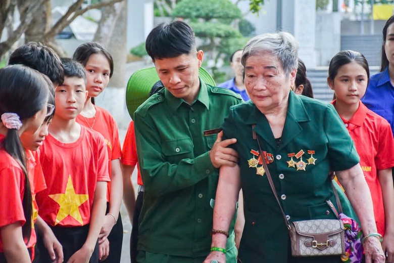 Khoảng 15.000 người về Ng&atilde; ba Đồng Lộc tri &acirc;n trong dịp lễ 30/4- Ảnh 3.