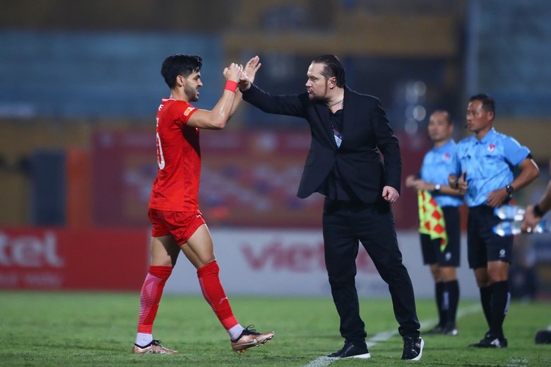 HLV Popov t&aacute;i xuất V-League theo c&aacute;ch kh&ocirc;ng thể ấn tượng hơn- Ảnh 1.