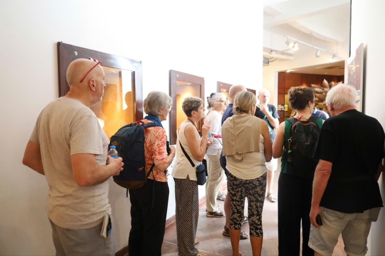 Việt Nam - Sức hút tháng Tư trong mắt bạn bè bốn phương- Ảnh 2. Việt Nam - Sức hút tháng Tư trong mắt bạn bè bốn phương- Ảnh 2.