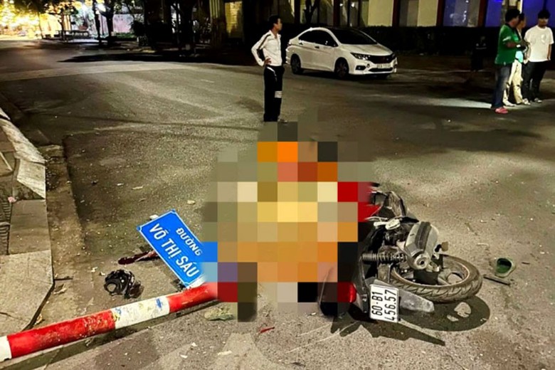 Hiện trường vụ tai nạn khiến nam thanh ni&ecirc;n tử vong tại chỗ.