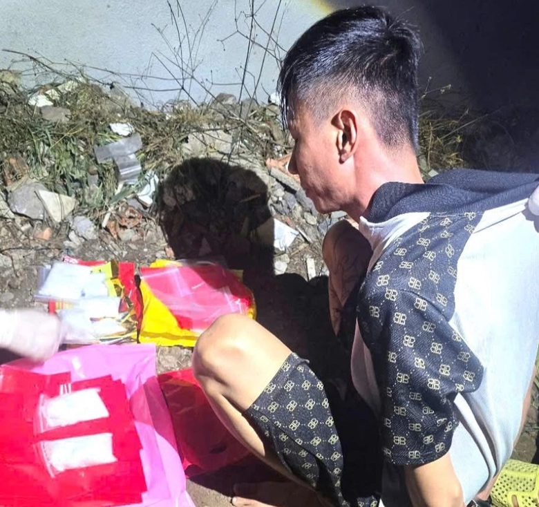 Đồng Nai: Bắt nhiều kẻ bu&ocirc;n ma t&uacute;y, thu giữ 1,4kg ma t&uacute;y đ&aacute;- Ảnh 3.