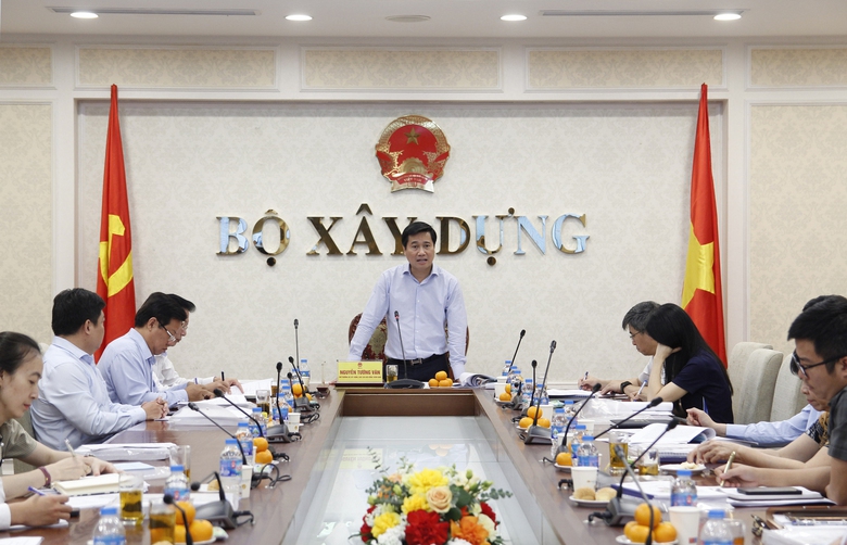 Thứ trưởng Bộ X&acirc;y dựng Nguyễn Tường Văn chủ tr&igrave; Hội nghị thẩm định điều chỉnh Nhiệm vụ quy hoạch chung x&acirc;y dựng Khu kinh tế cửa khẩu An Giang, tỉnh An Giang đến năm 2045.