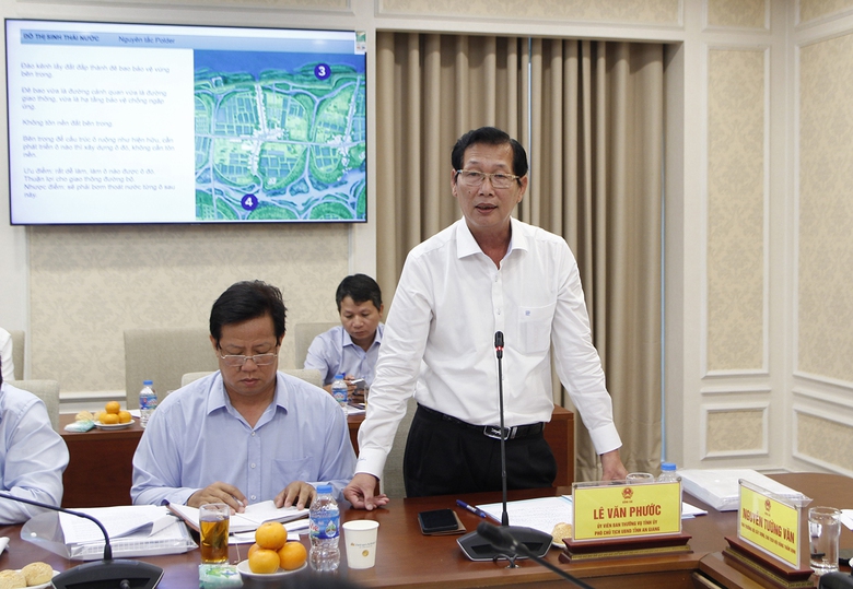 Ph&oacute; Chủ tịch UBND tỉnh An Giang L&ecirc; Văn Phước tiếp thu c&aacute;c &yacute; kiến đ&oacute;ng g&oacute;p của Hội đồng thẩm định