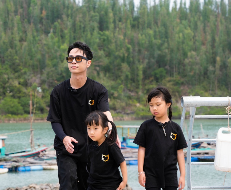 "Bố ơi mình đi đâu thế?" tập 1: Phan Đinh Tùng, Trung Ruồi cùng các con sống ở đảo- Ảnh 4. "Bố ơi mình đi đâu thế?" tập 1: Phan Đinh Tùng, Trung Ruồi cùng các con sống ở đảo- Ảnh 4.