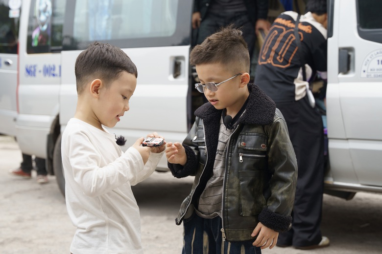 "Bố ơi mình đi đâu thế?" tập 1: Phan Đinh Tùng, Trung Ruồi cùng các con sống ở đảo- Ảnh 10. "Bố ơi mình đi đâu thế?" tập 1: Phan Đinh Tùng, Trung Ruồi cùng các con sống ở đảo- Ảnh 10.