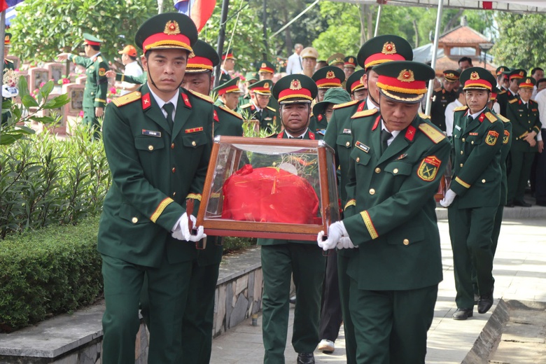 Nghệ An tổ chức Lễ truy điệu, an t&aacute;ng 76 h&agrave;i cốt liệt sĩ hy sinh ở L&agrave;o- Ảnh 1.
